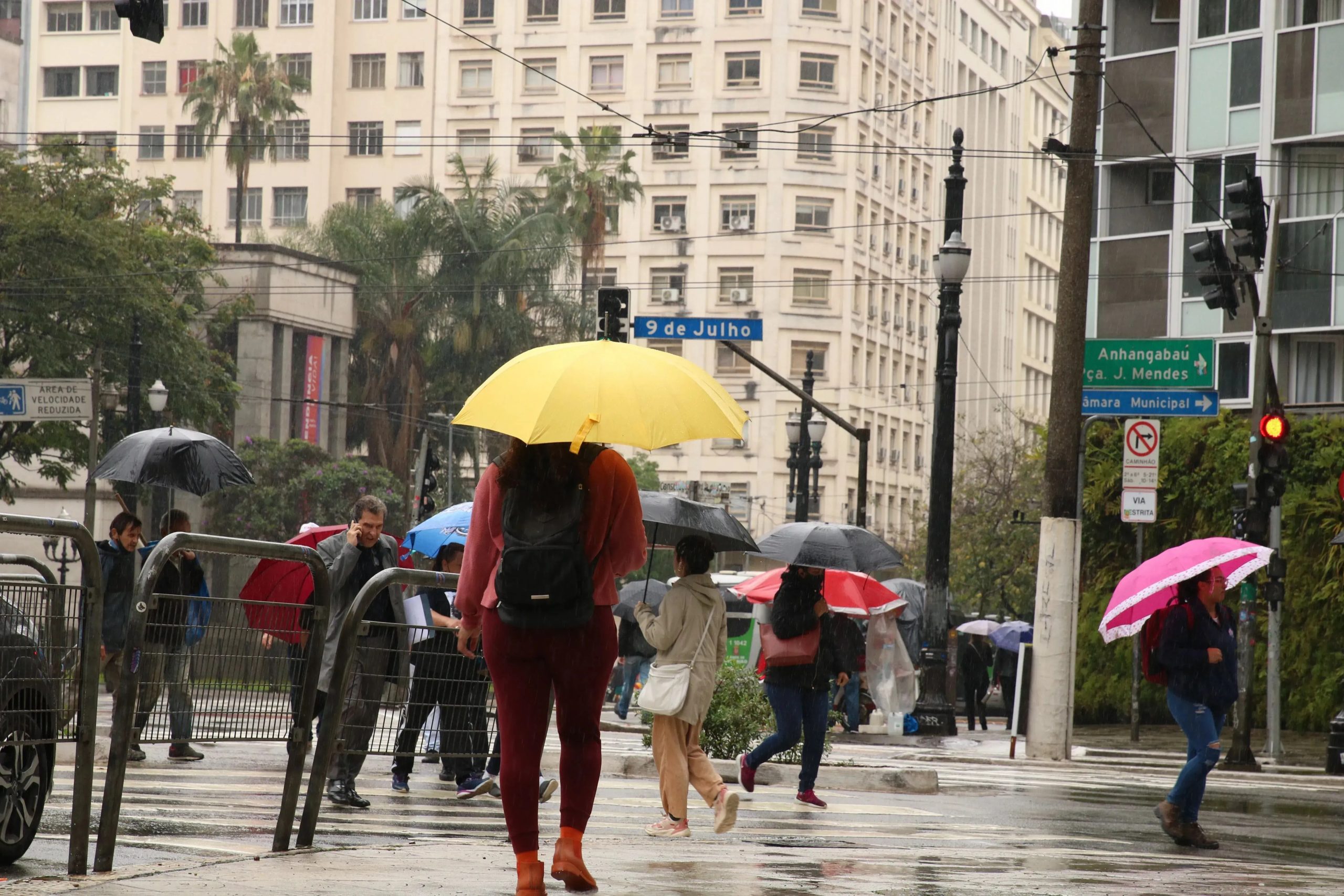 Chuva em São Paulo: Meteorologista diz à CNN o que explica temporal em outubro