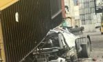 Rajadas de vento causam queda de contêineres em Santos e caminhoneiro morre esmagado