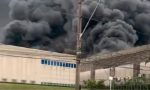 Incêndio de grandes dimensões consume cinco galpões comerciais em Barueri