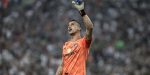 Fábio vira jogador com mais partidas disputadas no futebol mundial