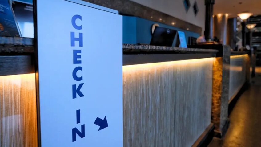 Hotéis têm até 2ª feira para adotar check-in digital