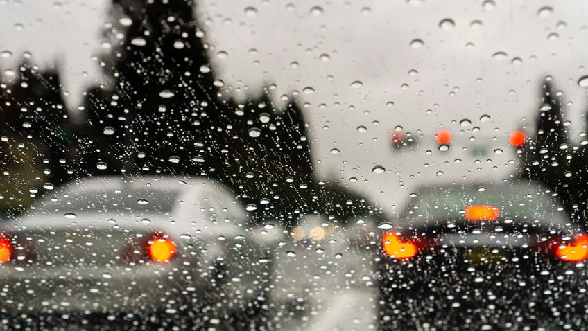 Guia para dirigir à noite com chuva: visibilidade e segurança