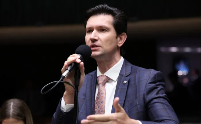 Comissão aprova direito a remarcação gratuita de voo para candidato a concurso que mudar de data
