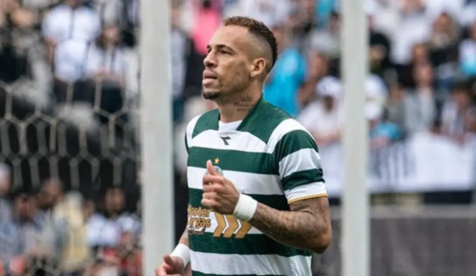 Coritiba vence o Santos fora e passa o Bahia antes de confronto direto