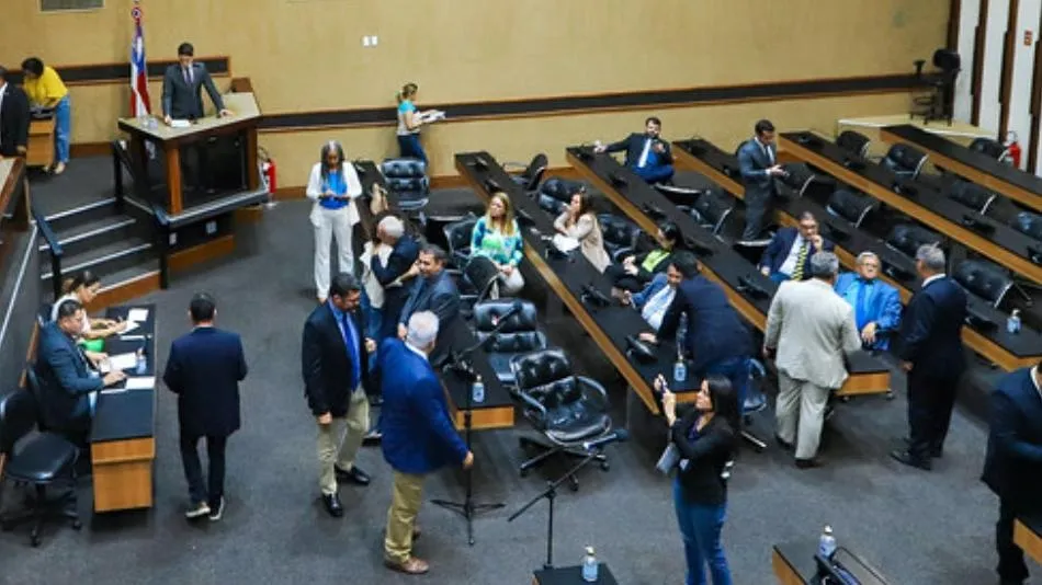 Indicação de Camila Vasquez ao TCM gera desconforto entre deputados da base de Jerônimo na Bahia