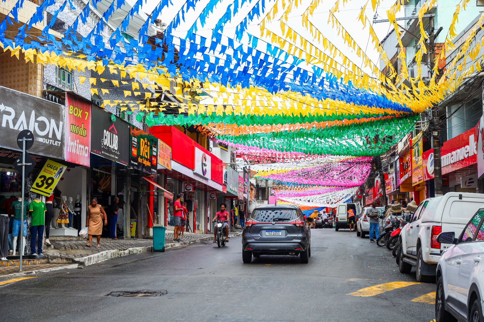 Candeias: Prefeitura inicia ornamentação junina e clima de São João toma conta da cidade – Imprensa Bahia