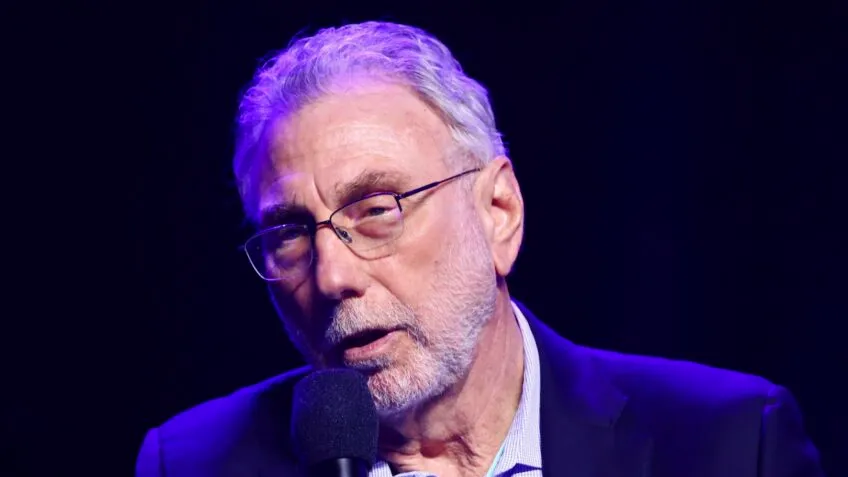 Precisamos achar uma forma diferente de nos comunicarmos, diz Marty Baron