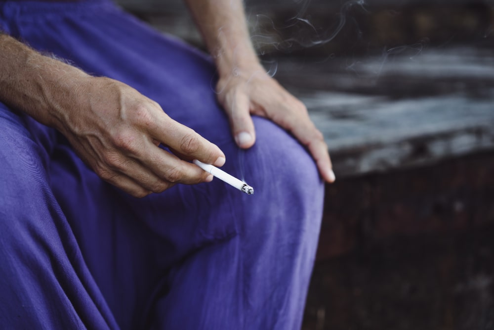 O cigarro cria uma ilusão de controle sobre a ansiedade