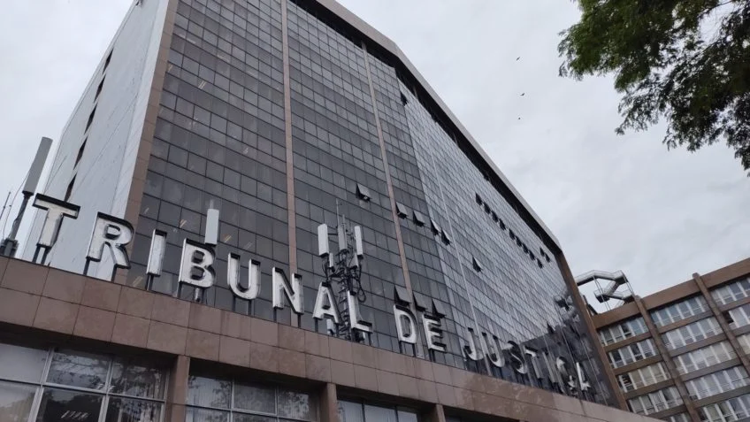 Justiça do RJ cancela regra sobre reajuste salarial de 24%