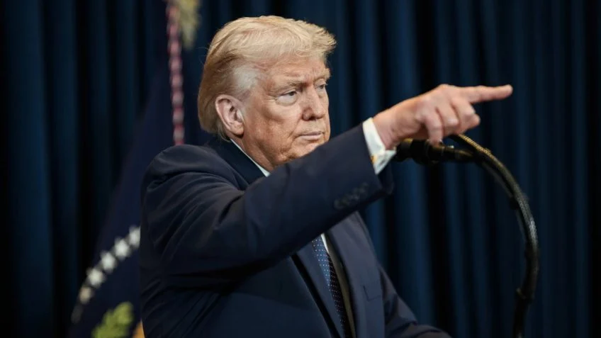 Operador de teleprompter de Trump é investigado por lucrar com discursos
