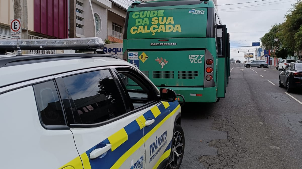Passageiro passa mal dentro de ônibus e mobiliza equipes de socorro no Centro de Ponta Grossa — BnT Online