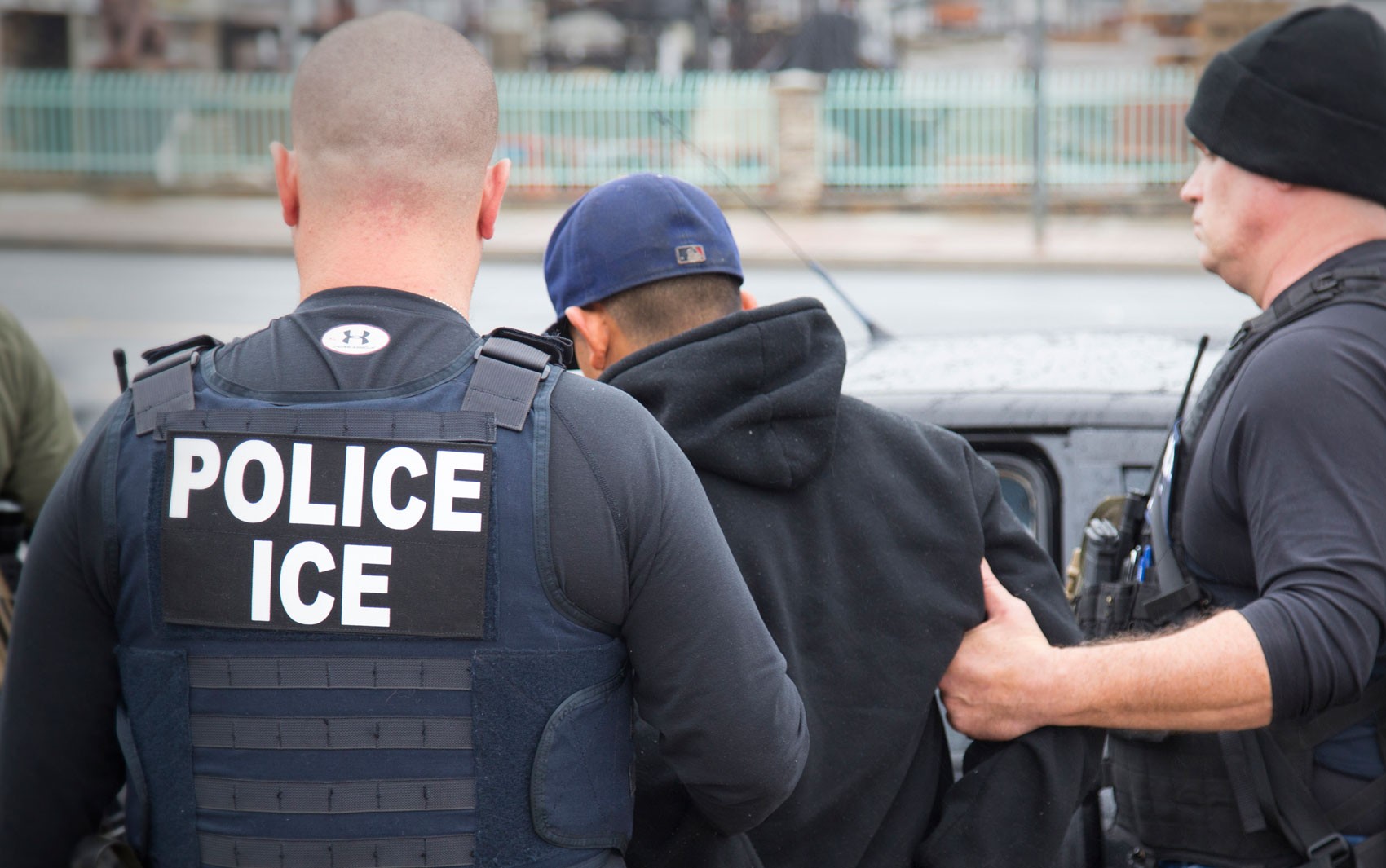 Enfermeira é acusada de ajudar imigrante a fugir do ICE — BnT Online