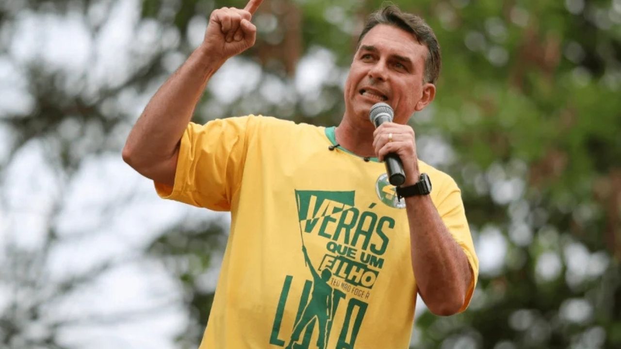 Flávio Bolsonaro lidera apuração para presidente no Paraná — BnT Online