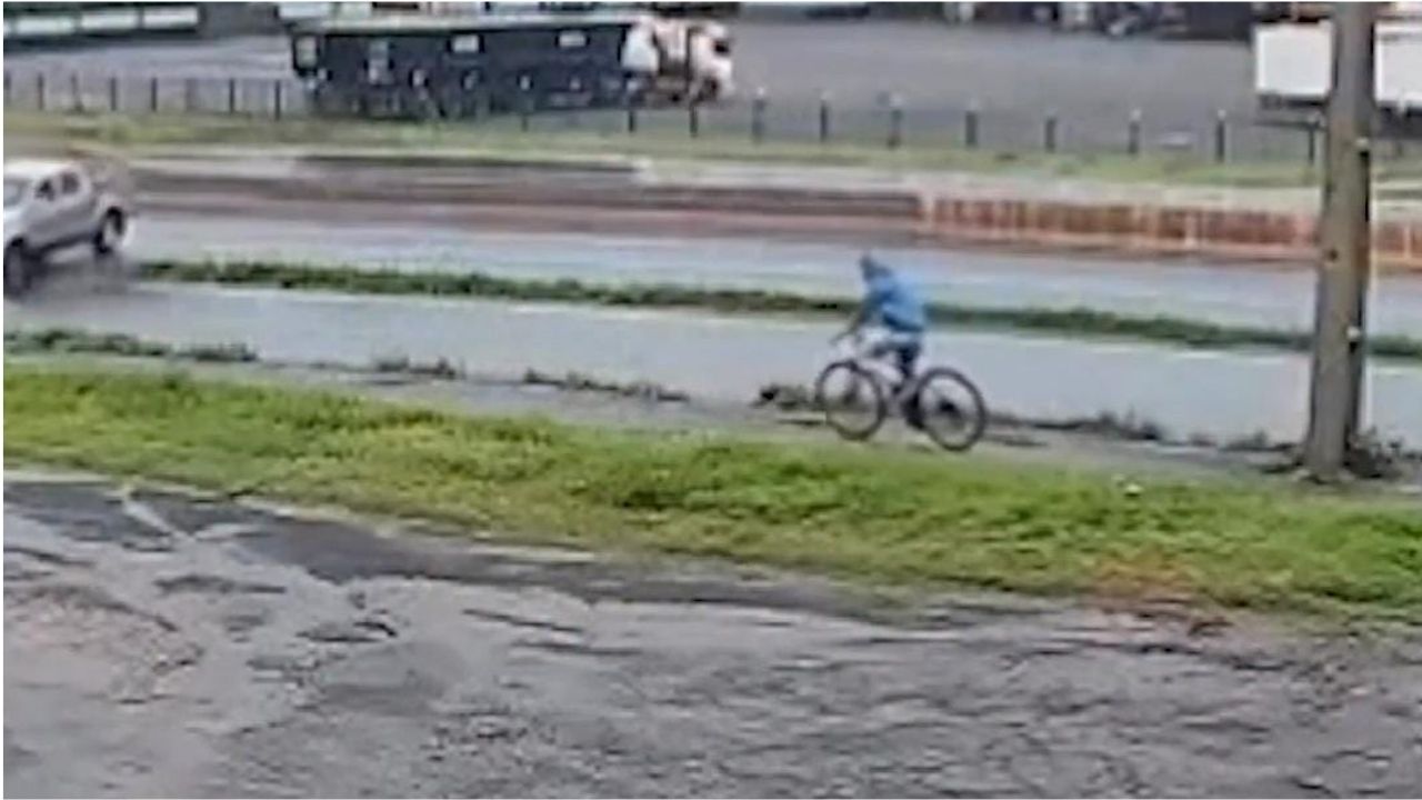 Ciclista salta da bicicleta antes de caminhonete capotar na BR-163 — BnT Online
